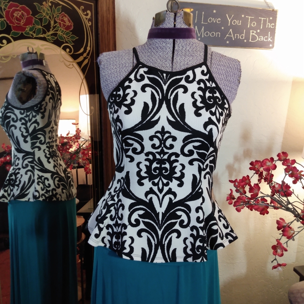 NWOT Olive Tree Peplum dressy tank top size Small Black and White Scroll